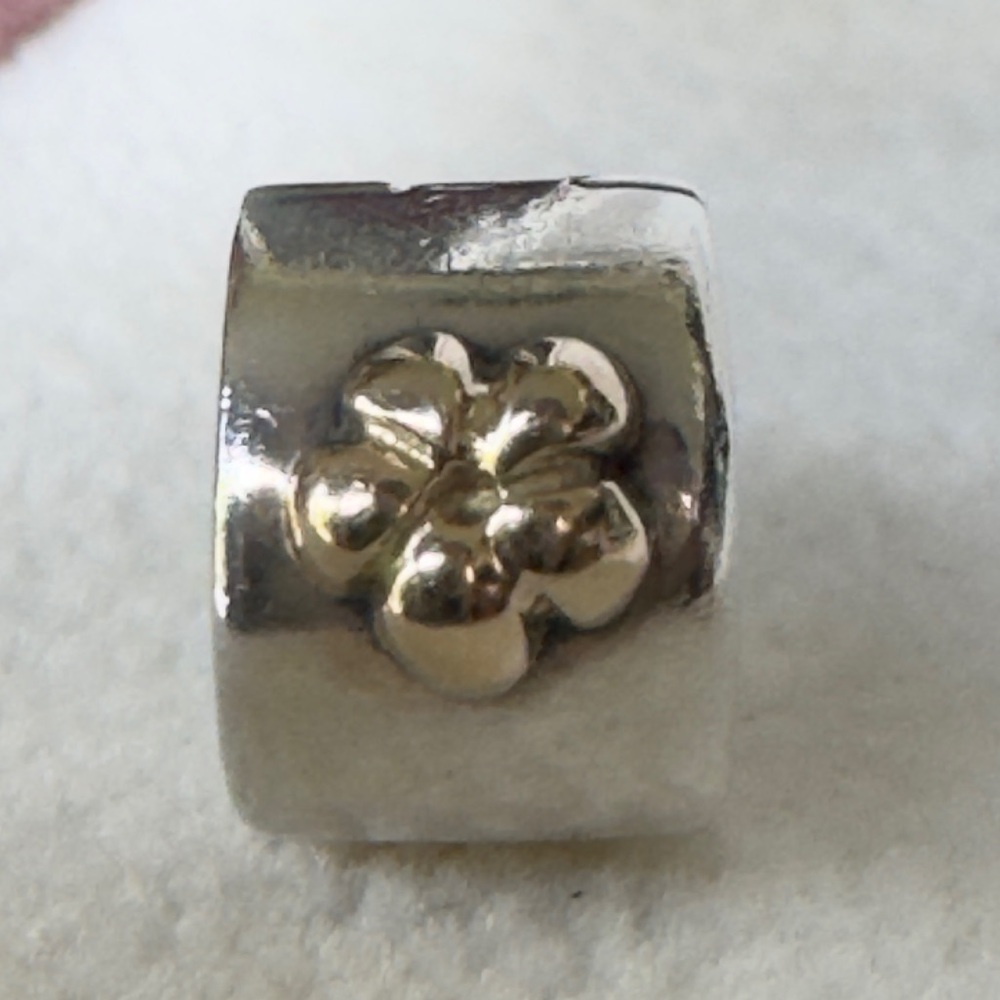 Genuine Pandora Clip Flower With 14k Yellow Gold 790140 - Picture 2 of 5